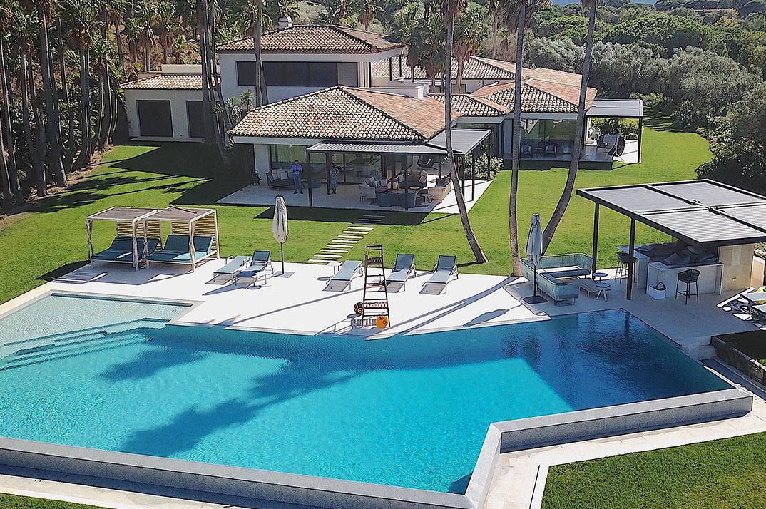 Construction d'une villa d'architecte avec piscine à Saint Tropez dans le Var